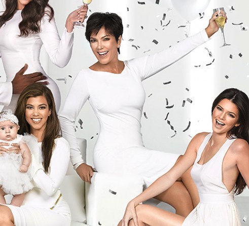 Świąteczna kartka Kardashianów - przesadzona? (FOTO)