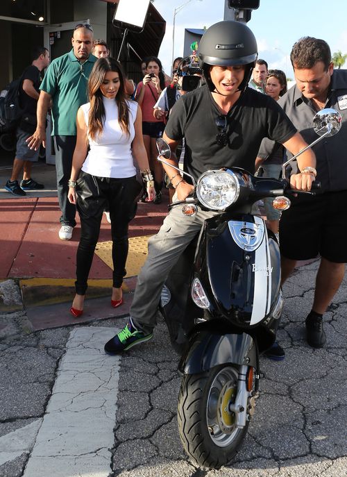 Kim Kardashian z przyjacielem oglądali skutery