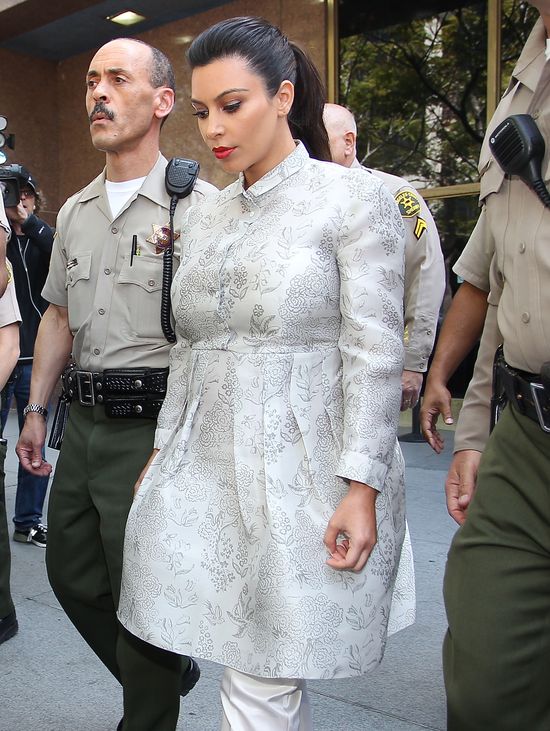 Kim Kardashian z obstawą  