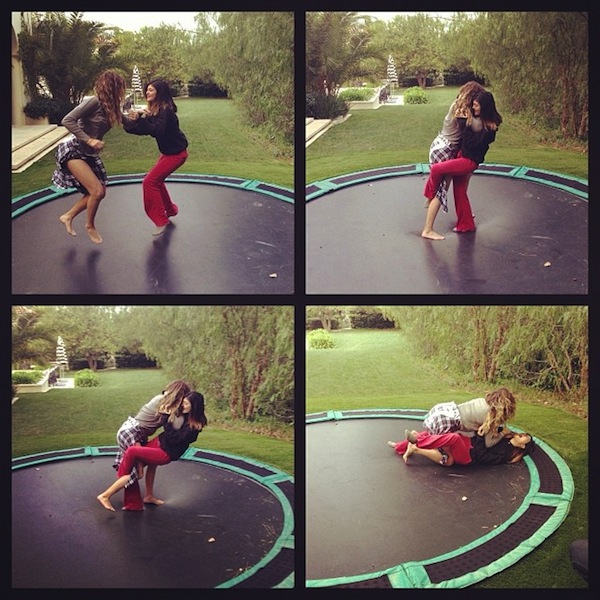 Kardashianki skaczą na trampolinie (FOTO)