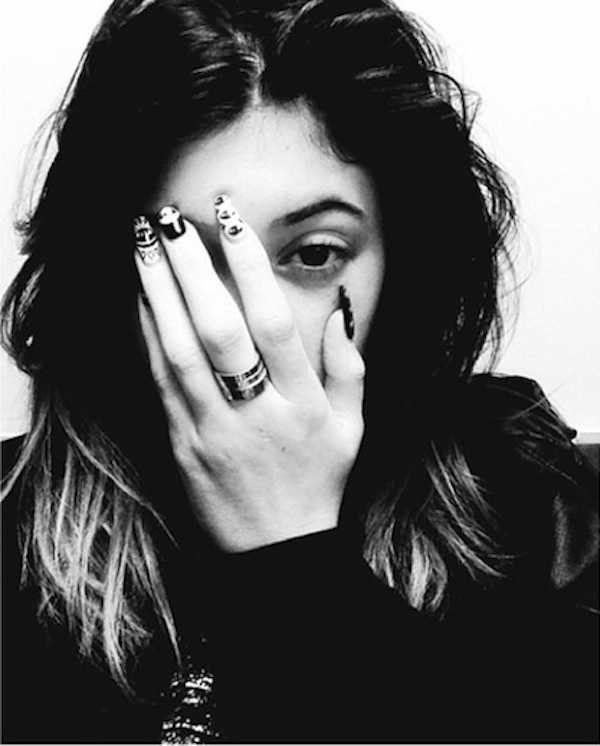 Kardashianki skaczą na trampolinie (FOTO)