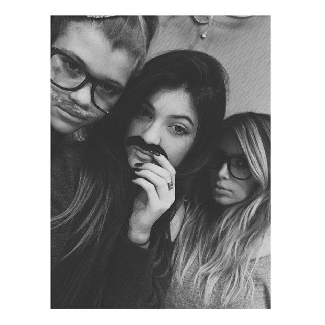 Kardashianowie znowu w komplecie (FOTO) Kardashianowie znowu w komplecie (FOTO)