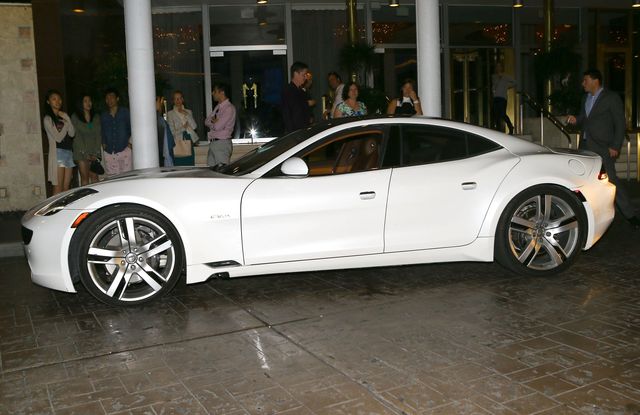 Miękkie lądowanie sióstr Kardashian (FOTO) Miękkie lądowanie sióstr Kardashian (FOTO)