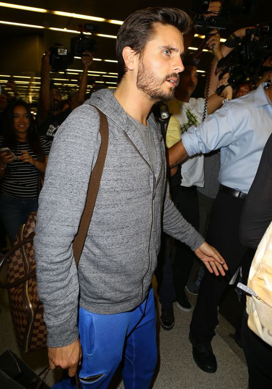 Miękkie lądowanie sióstr Kardashian (FOTO) Miękkie lądowanie sióstr Kardashian (FOTO)