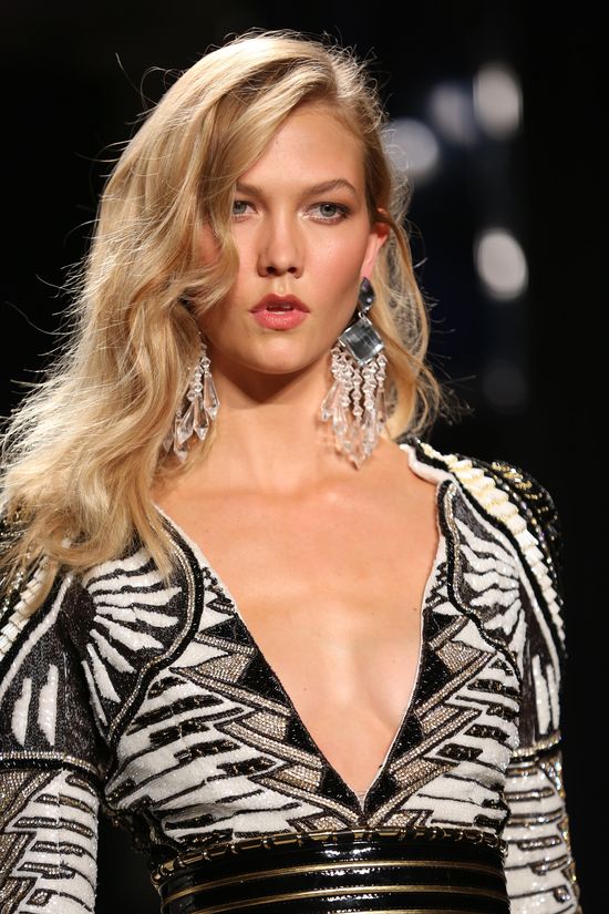 Olivier Rousteig nosił Kendall Jenner na rękach (FOTO) Olivier Rousteig nosił Kendall Jenner na rękach (FOTO)