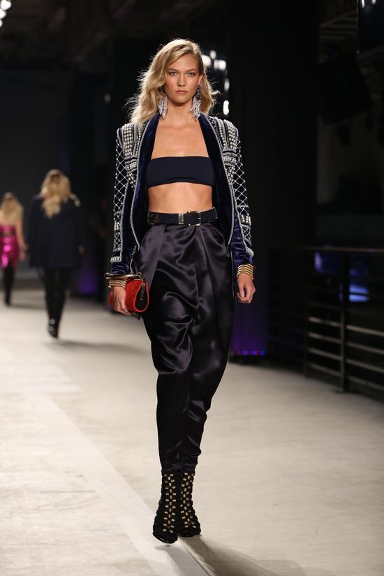 Olivier Rousteig nosił Kendall Jenner na rękach (FOTO) Olivier Rousteig nosił Kendall Jenner na rękach (FOTO)