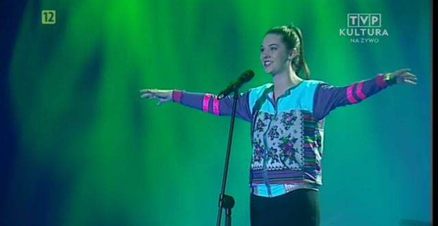 Karolina śpiewająca o narkotykach robi furorę w sieci VIDEO Karolina śpiewająca o narkotykach robi furorę w sieci VIDEO