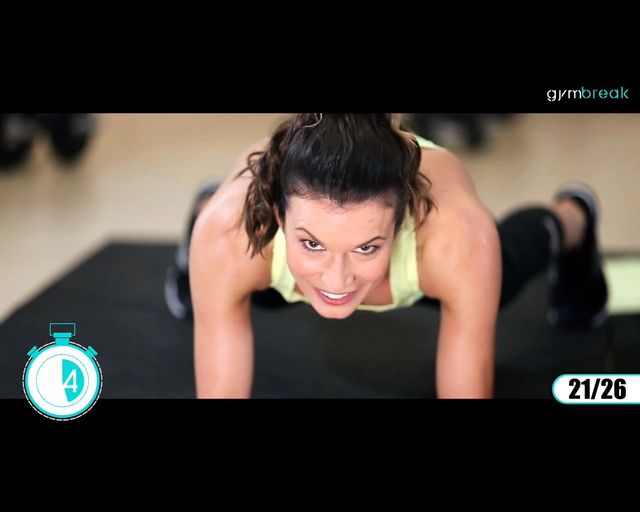 Która celebrytka ma taki wyćwiczony brzuch? (FOTO)