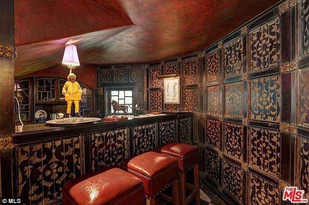 Tej rezydencji dorobiła się dzięki... robieniu tatuażów (FOTO) Tej rezydencji dorobiła się dzięki... robieniu tatuażów (FOTO)