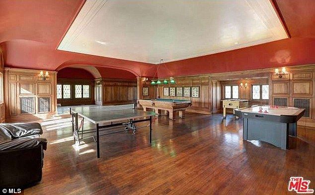 Tej rezydencji dorobiła się dzięki... robieniu tatuażów (FOTO) Tej rezydencji dorobiła się dzięki... robieniu tatuażów (FOTO)