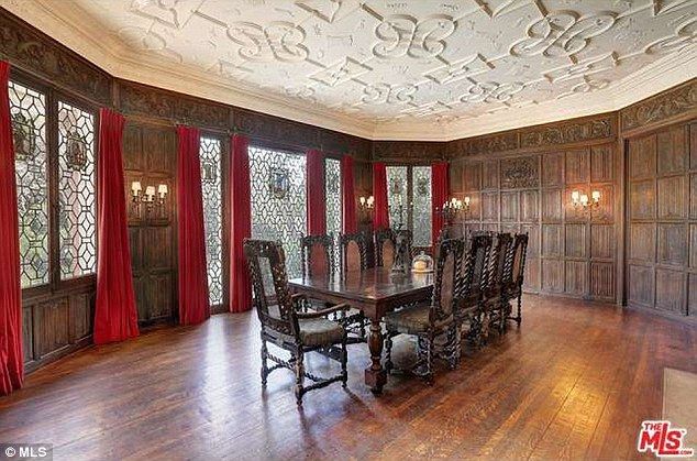 Tej rezydencji dorobiła się dzięki... robieniu tatuażów (FOTO) Tej rezydencji dorobiła się dzięki... robieniu tatuażów (FOTO)