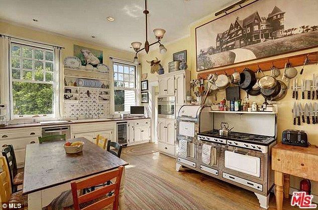 Tej rezydencji dorobiła się dzięki... robieniu tatuażów (FOTO) Tej rezydencji dorobiła się dzięki... robieniu tatuażów (FOTO)