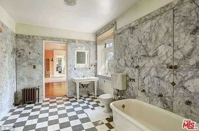 Tej rezydencji dorobiła się dzięki... robieniu tatuażów (FOTO) Tej rezydencji dorobiła się dzięki... robieniu tatuażów (FOTO)