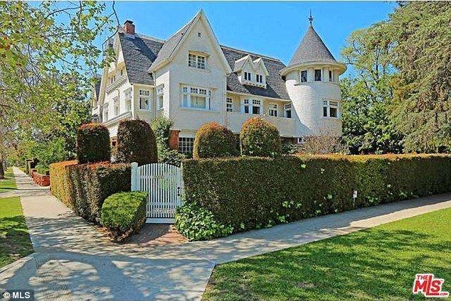 Tej rezydencji dorobiła się dzięki... robieniu tatuażów (FOTO)