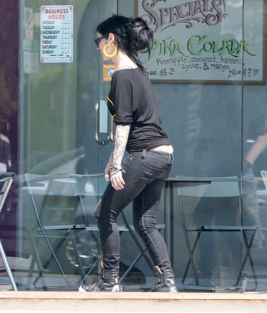 Pupa na wierzchu i okulary- kto zaszalał tym razem? (FOTO)