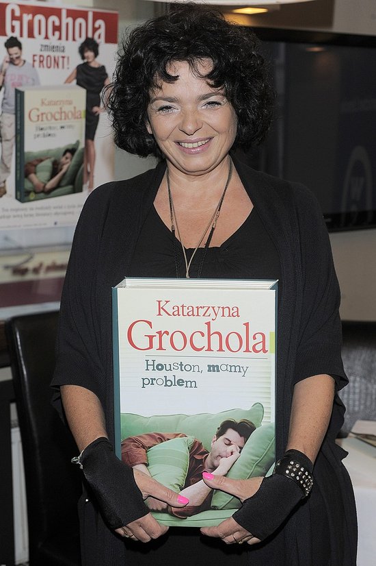 Katarzyna Grochola wyprostowała włosy? (FOTO) Katarzyna Grochola wyprostowała włosy? (FOTO)