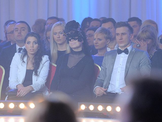 Poznajecie panią zza maski? (FOTO)