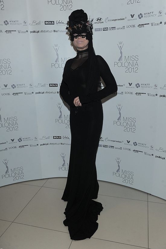 Poznajecie panią zza maski? (FOTO)