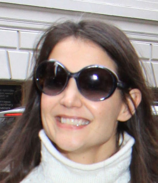 Uśmiechnięta od ucha do ucha Katie Holmes (FOTO)