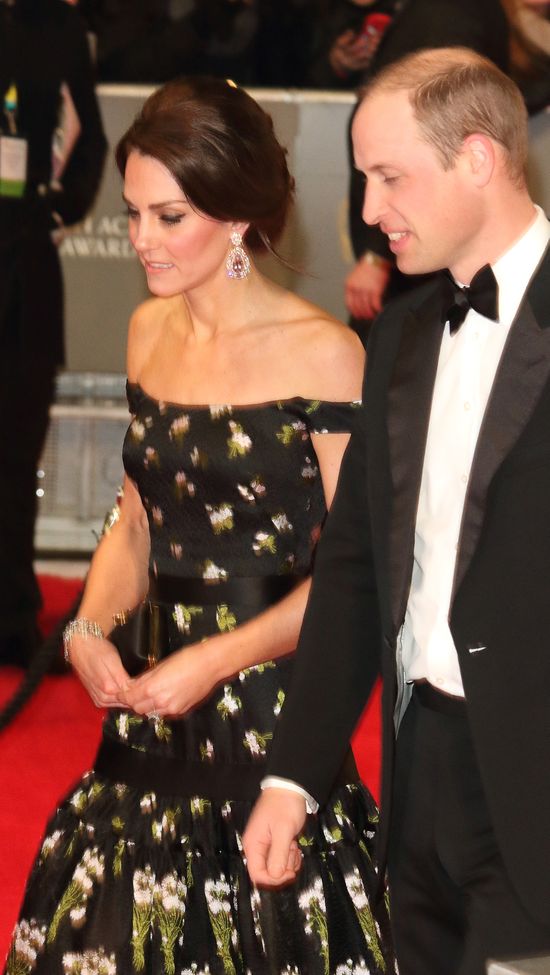 Dlaczego książę William odmówił publicznego całowania i przytulania żony?