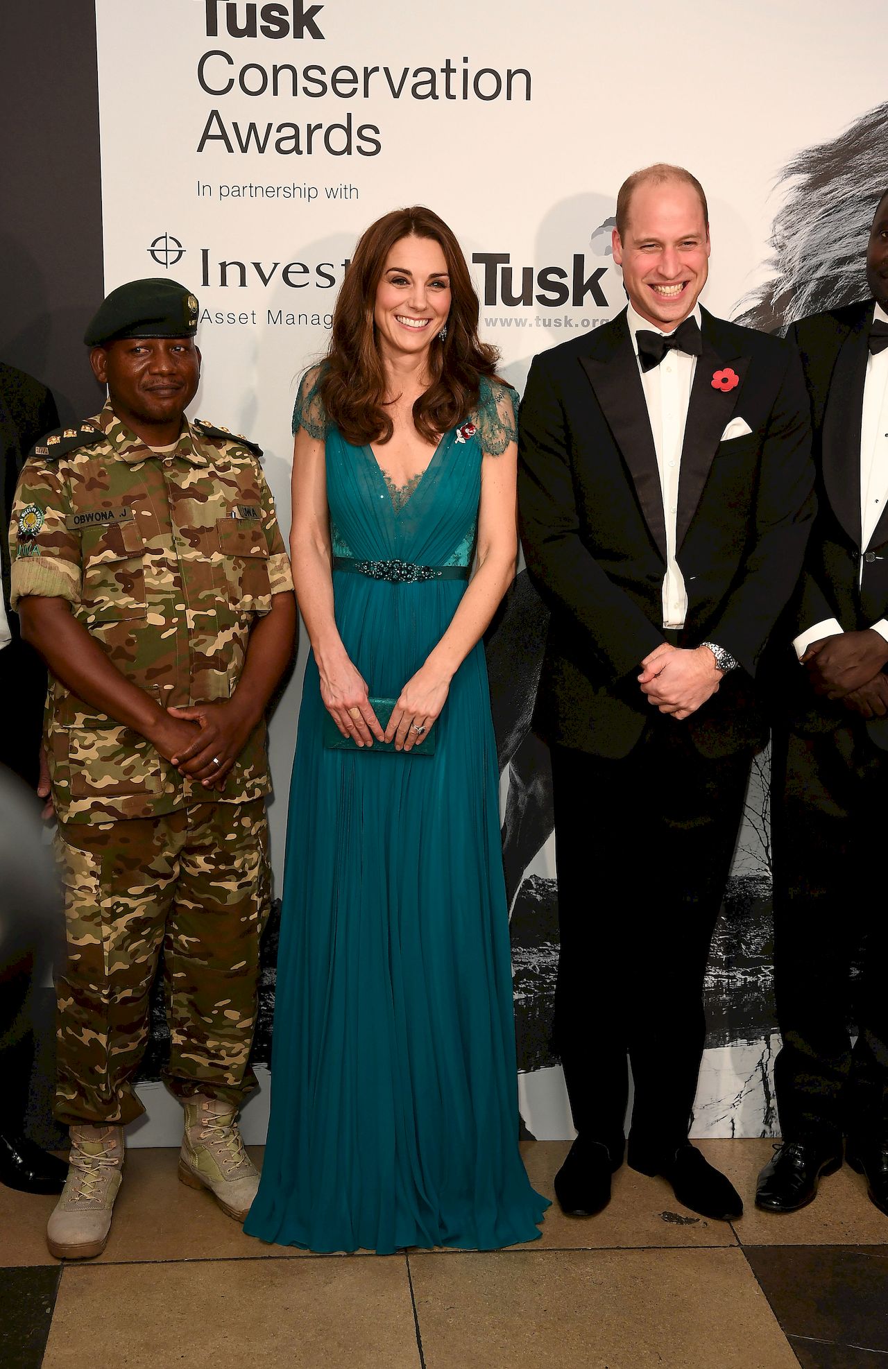 Księżna Kate kusi DUŻYM dekoltem na gali (ZDJĘCIA) Księżna Kate kusi DUŻYM dekoltem na gali (ZDJĘCIA)