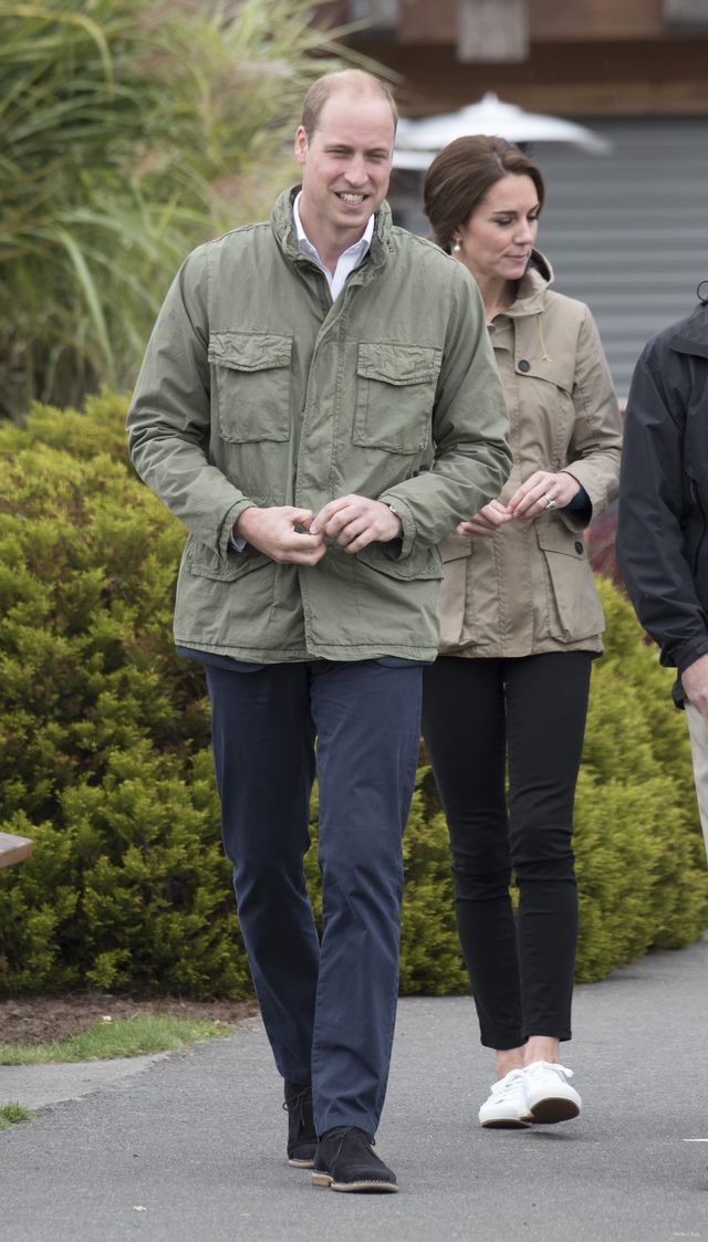 Dlaczego Kate i William nie mogą trzymać się za ręce, a Meghan i Harry tak?