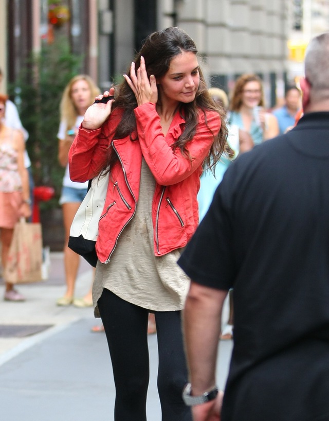 Katie Holmes już nie pozwala nosić Suri butów na obcasach