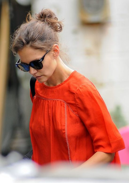 Katie Holmes - samotna mama godzi obowiązki (FOTO)