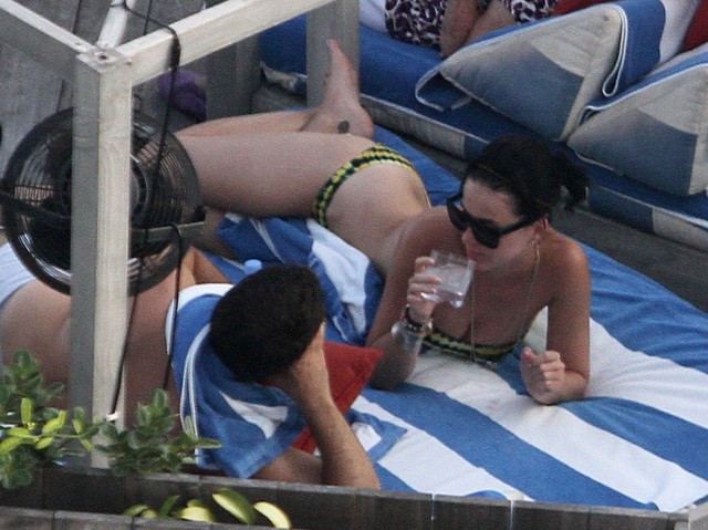 Jeśli jej ciało jeszcze się Wam nie znudziło... (FOTO) Jeśli jej ciało jeszcze się Wam nie znudziło... (FOTO)