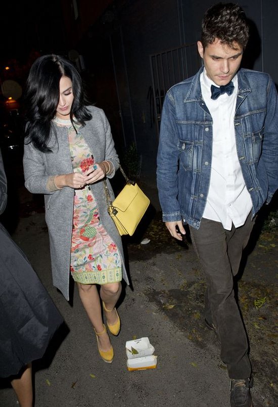 Szykowna Katy Perry z Johnem na kolacji (FOTO)