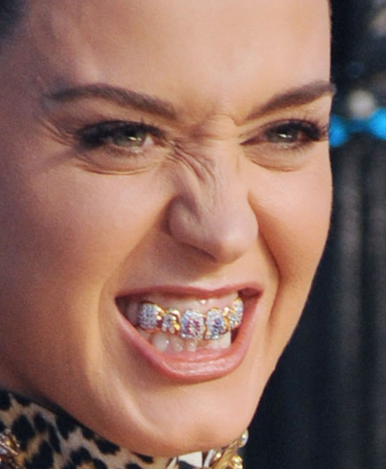 Katy Perry na MTV VMA 2013: Złoty grill na zębach (FOTO)