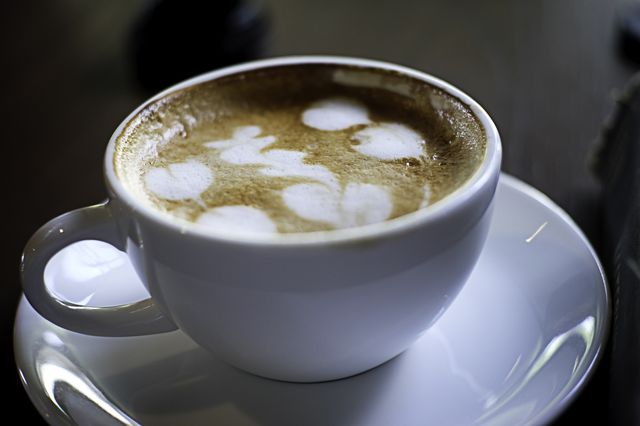 ŻE CO?! Warszawska kawiarnia chce podawać do kawy MLEKO KOBIECE