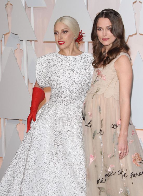 3 000 godzin - tyle trwało uszycie kreacji Keiry Knightley 