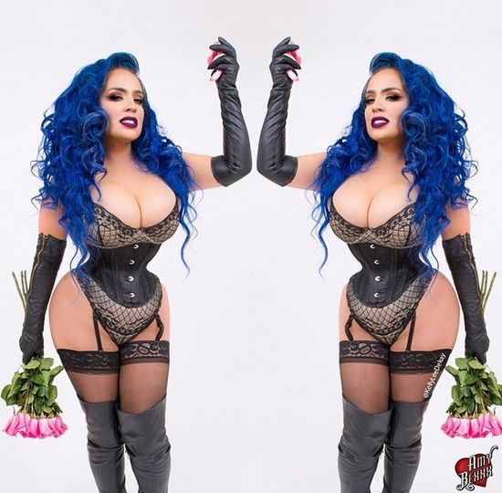 Kelly Lee Dekay w talii ma 40 centymetrów (FOTO) Kelly Lee Dekay w talii ma 40 centymetrów (FOTO)