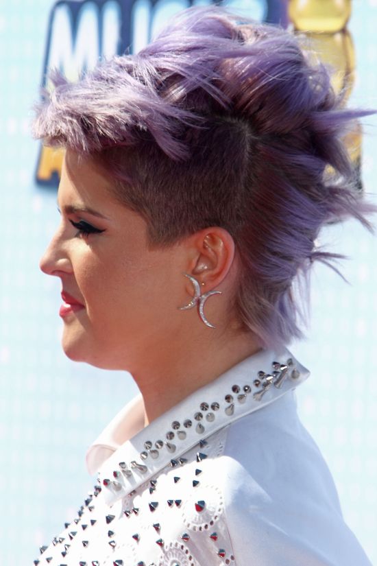 Kelly Osbourne w nowej fryzurze na salonach (FOTO) Kelly Osbourne w nowej fryzurze na salonach (FOTO)