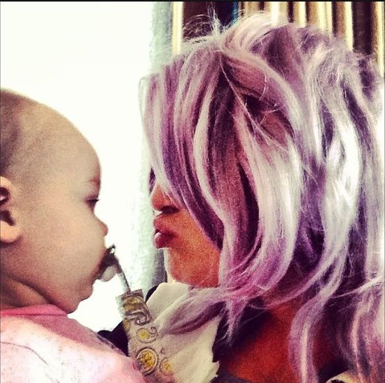Kelly Osbourne chwali się pierścionkiem zaręczynowym (FOTO)