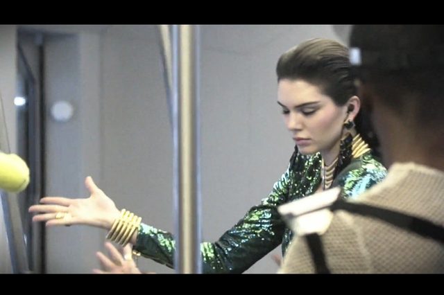  Kendall Jenner TAŃCZY w reklamie Balmain [VIDEO]