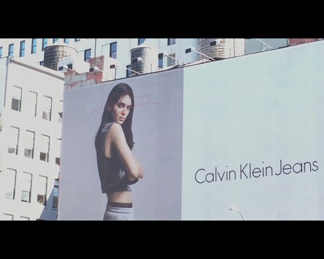 Użył drona, by zamazać twarz Kendall Jenner [VIDEO]