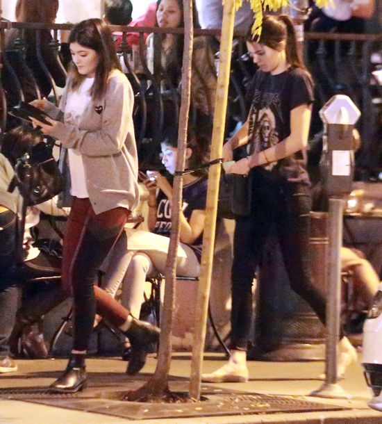 Kolejny ciężki dzień z życia Kendall i Kylie Jenner (FOTO) Kolejny ciężki dzień z życia Kendall i Kylie Jenner (FOTO)