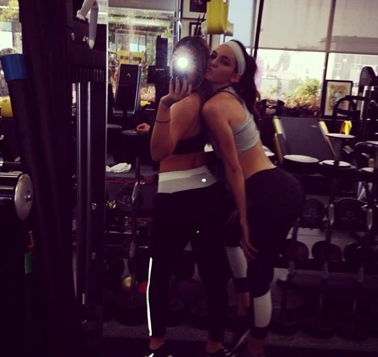 Kylie i Kendall Jenner umawiają się dla sławy!