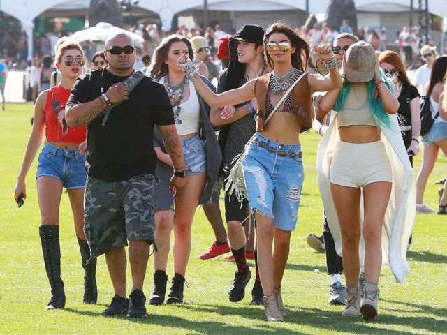 Tak bawiły sie siostry Jenner na Coachelli (FOTO) Tak bawiły sie siostry Jenner na Coachelli (FOTO)