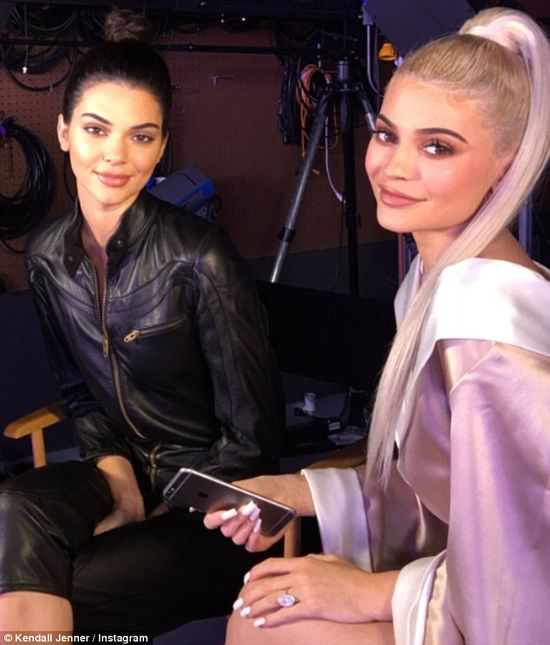 Te zdjęcia pokazują, że Kendall Jenner powiekszyła usta i wygląda jak nie ona