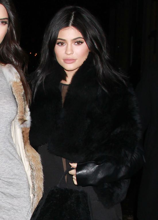 Zgadnijcie, co promują siostry Jenner (FOTO)