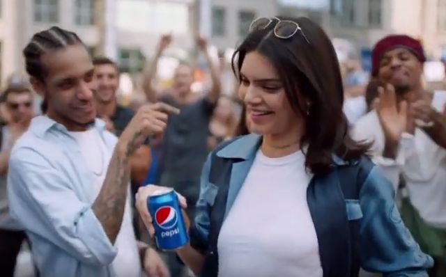 Kendall Jenner wraca do tematu reklamy Pepsi. Nadal tego nie przebolała? Kendall Jenner wraca do tematu reklamy Pepsi. Nadal tego nie przebolała?