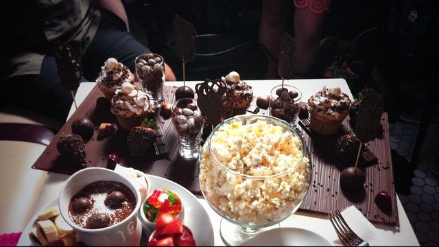 Kendall Jenner na otwarciu restauracji (FOTO) Kendall Jenner na otwarciu restauracji (FOTO)