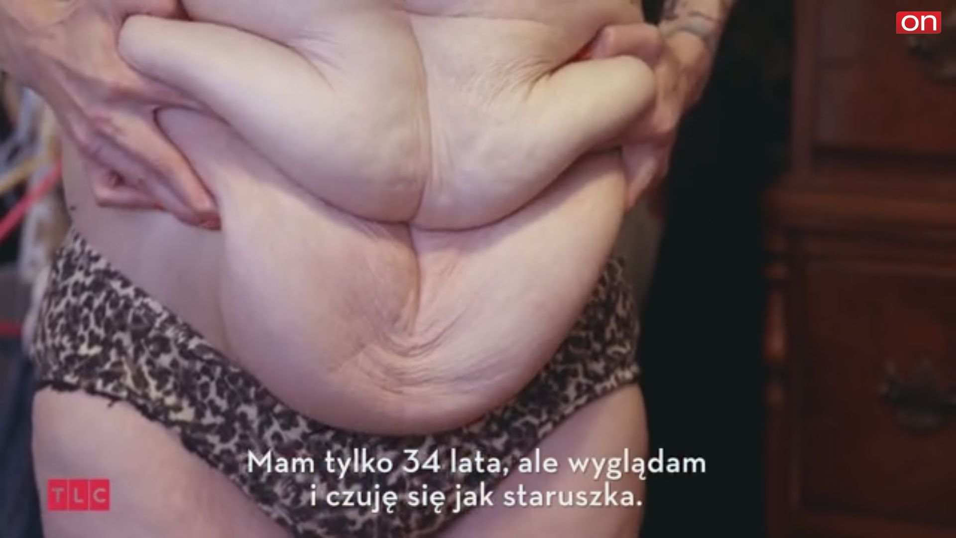 Jest ładna i dobrze wygląda, ale kiedy patrzy na ciało, widzi.. ohydną staruszkę Jest ładna i dobrze wygląda, ale kiedy patrzy na ciało, widzi.. ohydną staruszkę