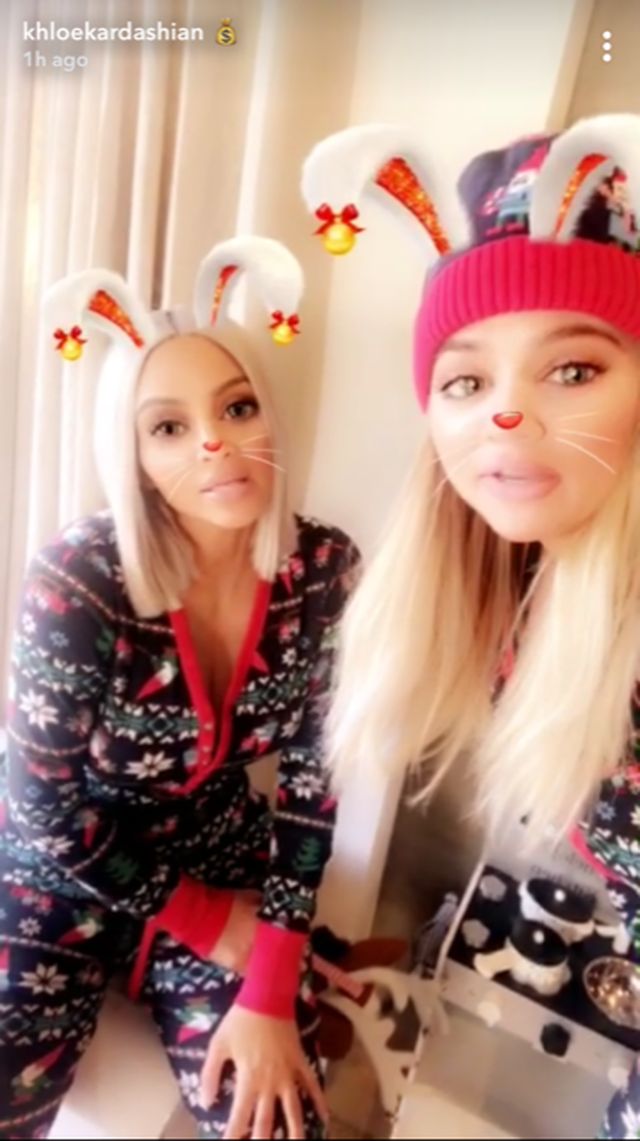 Ciężarna Kylie Jenner pokazała się na świątecznym śniadaniu Kardashianów Ciężarna Kylie Jenner pokazała się na świątecznym śniadaniu Kardashianów