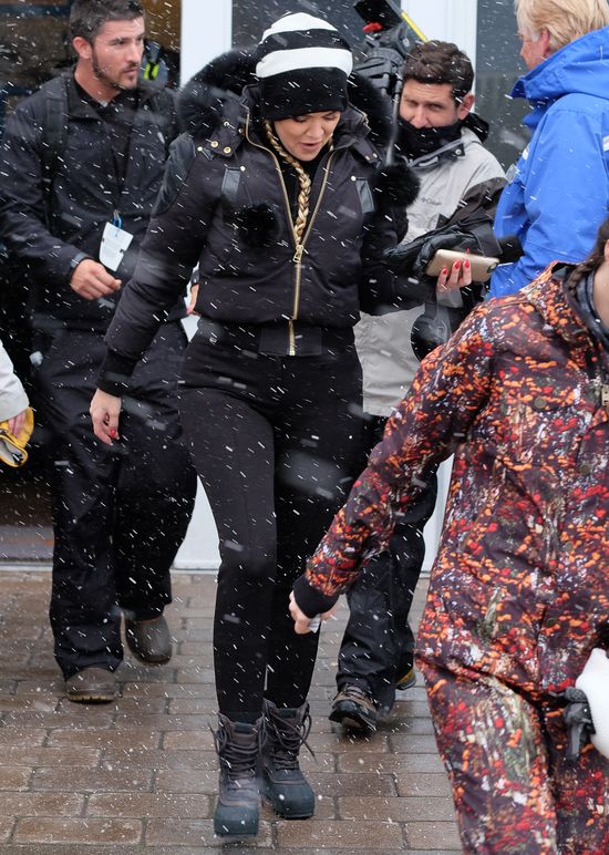 Zastanawiająca reakcja Kendall Jenner i Khloe Kardashian na oświadczyny brata