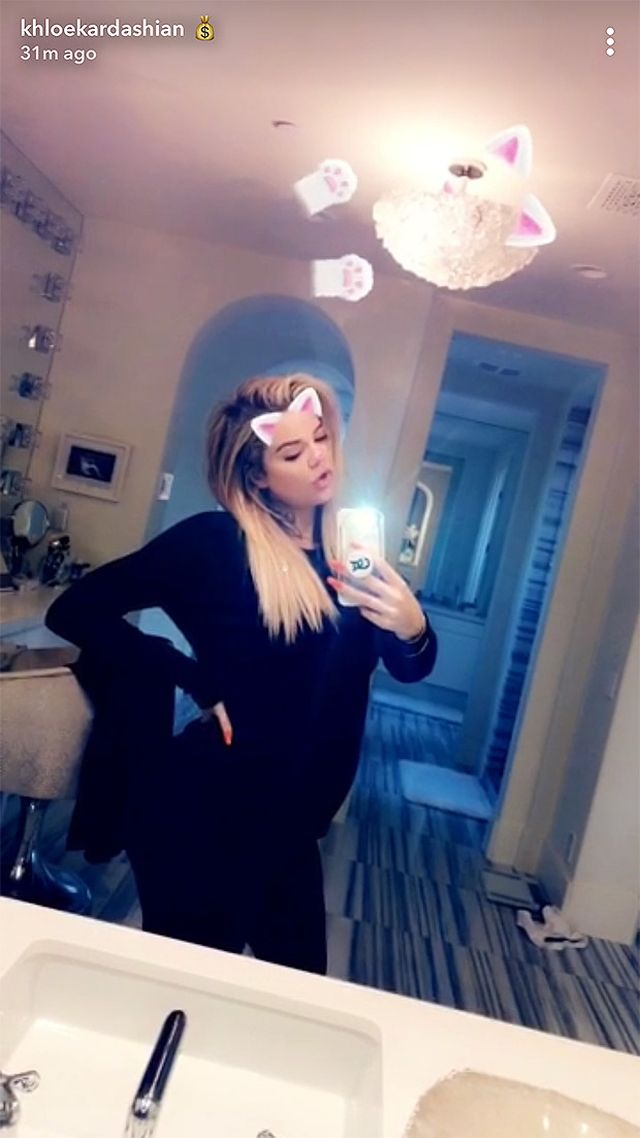Khloe Kardashian pokazała, jak naprawdę wygląda jej brzuszek (Snapchat) Khloe Kardashian pokazała, jak naprawdę wygląda jej brzuszek (Snapchat)