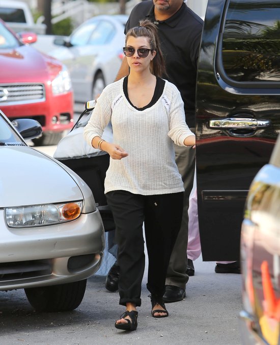 Khloe chowa twarz przez paparazzi (FOTO)